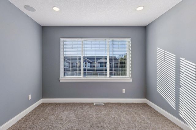 3081 Countryside Avenue B, Woodbury, MN 55129