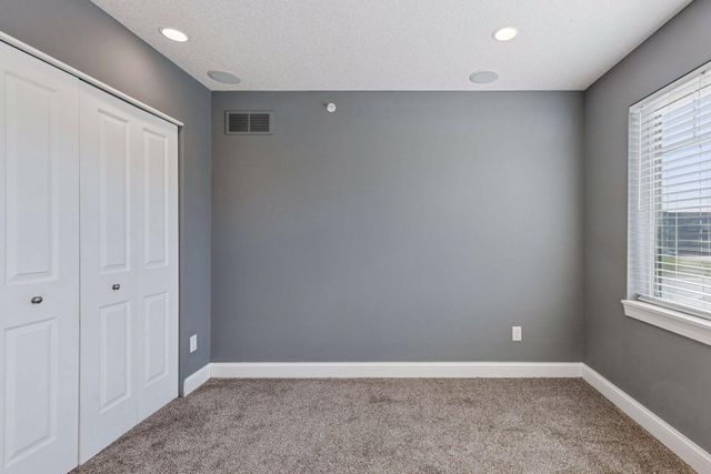 3081 Countryside Avenue B, Woodbury, MN 55129