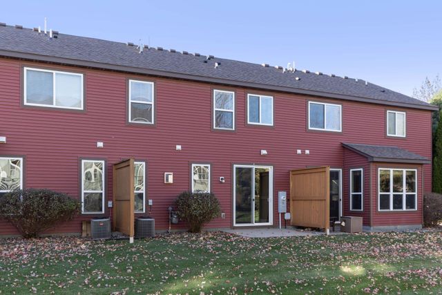 3081 Countryside Avenue B, Woodbury, MN 55129