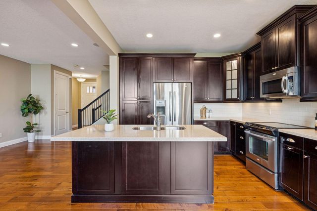 3081 Countryside Avenue B, Woodbury, MN 55129