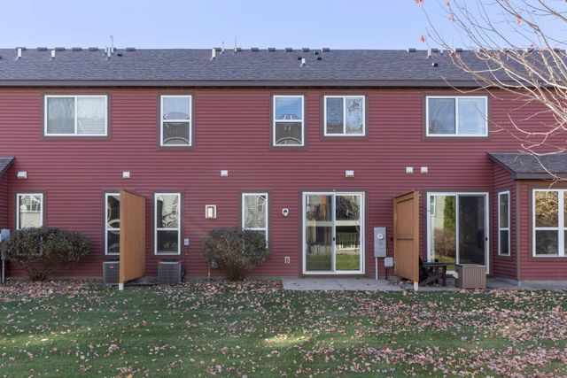 3081 Countryside Avenue B, Woodbury, MN 55129