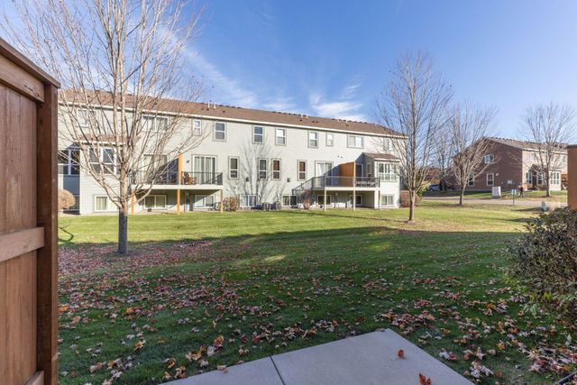 3081 Countryside Avenue B, Woodbury, MN 55129