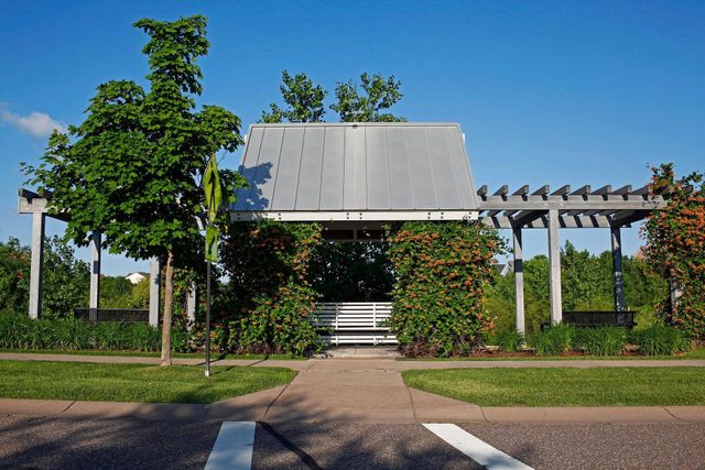 3081 Countryside Avenue B, Woodbury, MN 55129