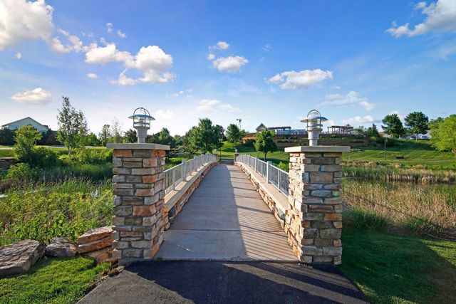 3081 Countryside Avenue B, Woodbury, MN 55129