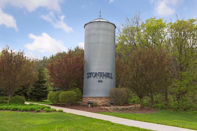 3081 Countryside Avenue B, Woodbury, MN 55129