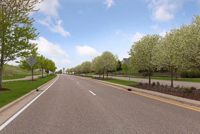 3081 Countryside Avenue B, Woodbury, MN 55129