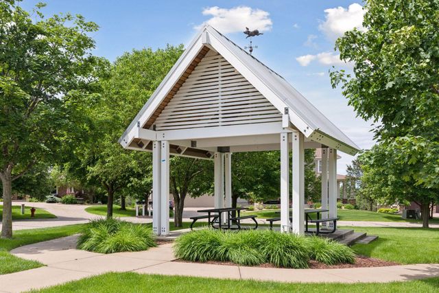 3081 Countryside Avenue B, Woodbury, MN 55129