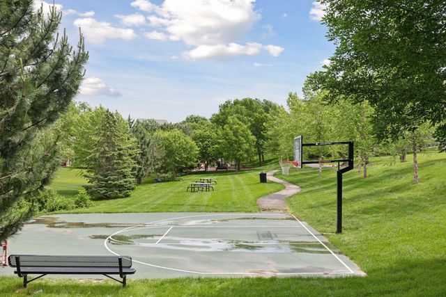 3081 Countryside Avenue B, Woodbury, MN 55129