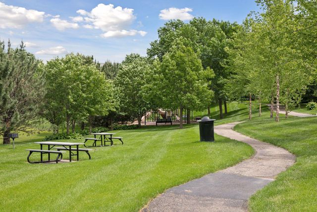 3081 Countryside Avenue B, Woodbury, MN 55129