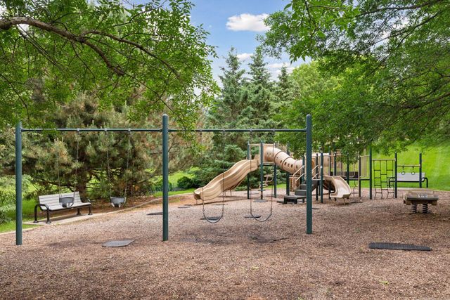 3081 Countryside Avenue B, Woodbury, MN 55129