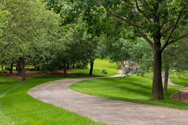 3081 Countryside Avenue B, Woodbury, MN 55129