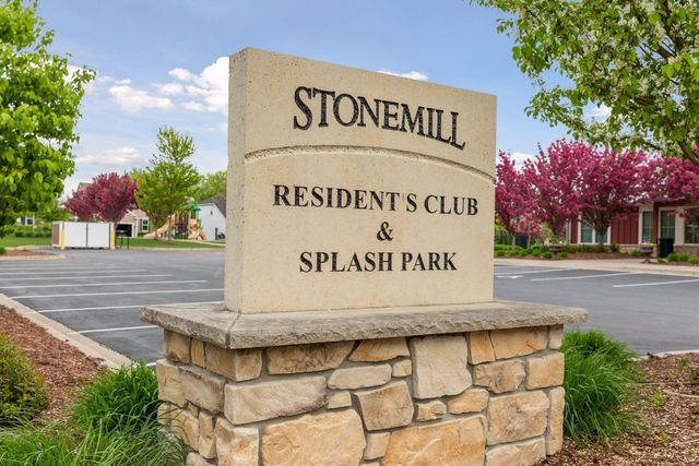 3081 Countryside Avenue B, Woodbury, MN 55129