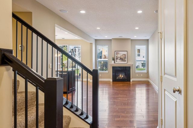 3081 Countryside Avenue B, Woodbury, MN 55129