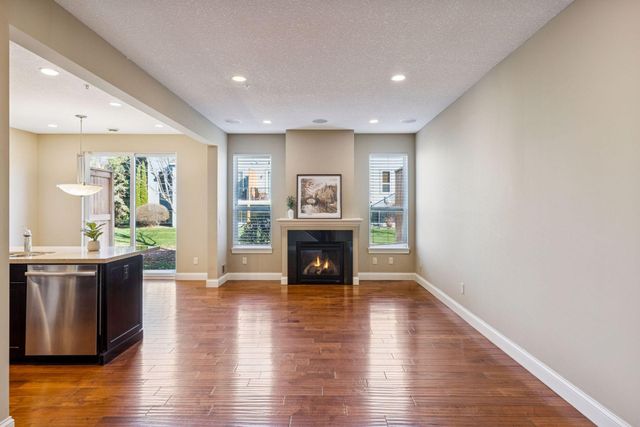 3081 Countryside Avenue B, Woodbury, MN 55129