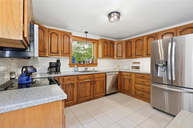10 Checkerberry Lane, Forestdale, MA 02644