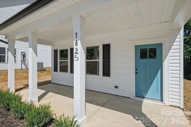 1425 23rd Avenue Place NE, Hickory, NC 28601