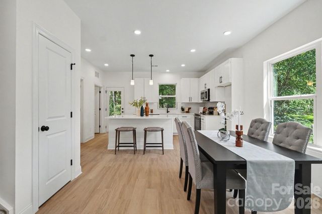 1425 23rd Avenue Place NE, Hickory, NC 28601