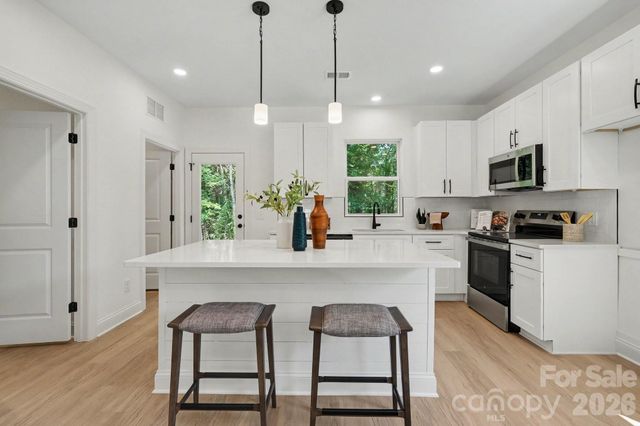 1425 23rd Avenue Place NE, Hickory, NC 28601