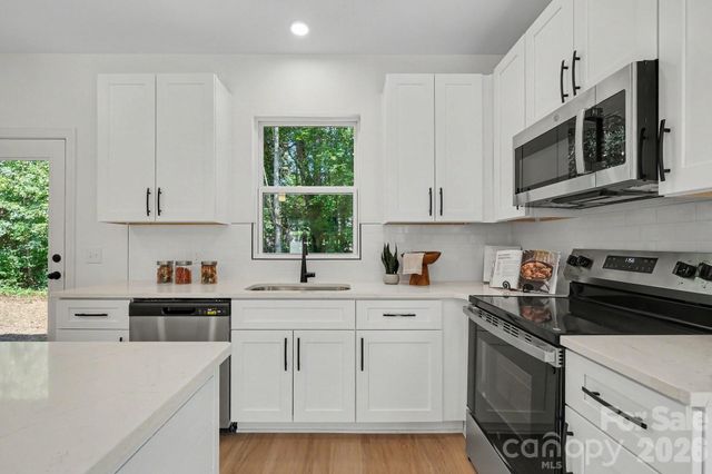 1425 23rd Avenue Place NE, Hickory, NC 28601