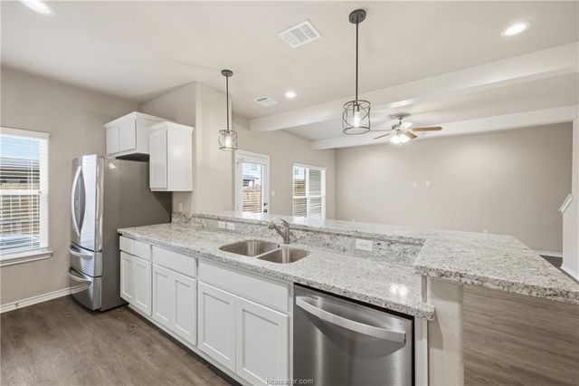 536 Momma Bear Drive, College Station, TX 77845