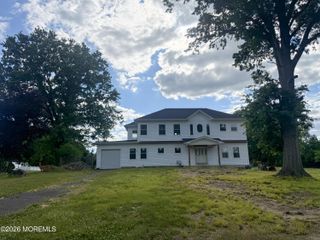 18 Hanover Drive, Manalapan, NJ 07726