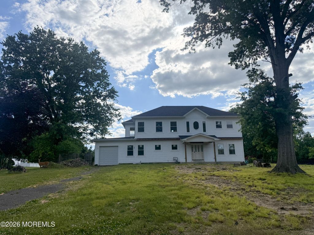 18 Hanover Drive, Manalapan, NJ 07726
