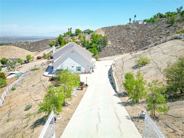 20948 Onaknoll Drive, Lake Mathews, CA 92570
