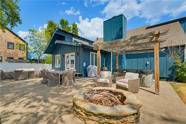 703 Bella Vista Road, Bentonville, AR 72712
