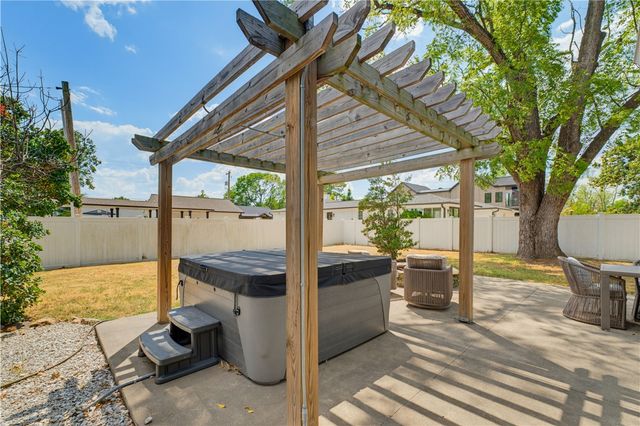 703 Bella Vista Road, Bentonville, AR 72712