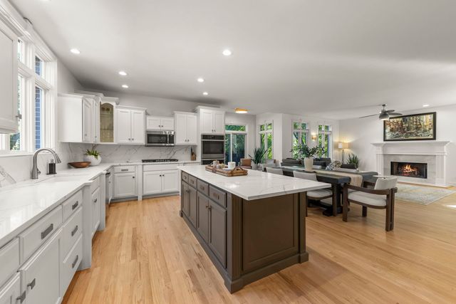 26 N Julian Street, Naperville, IL 60540