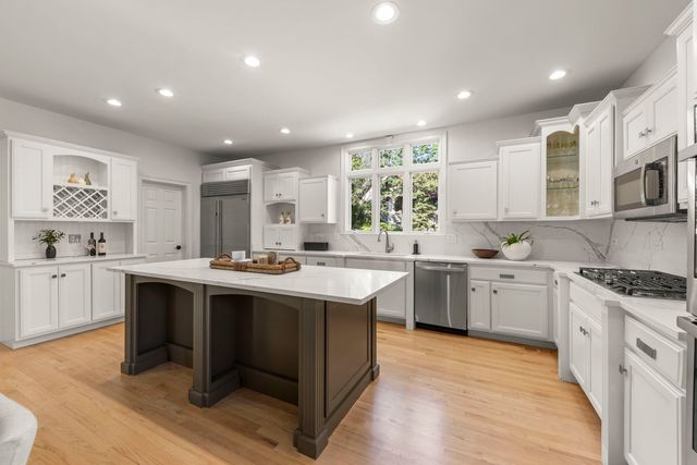 26 N Julian Street, Naperville, IL 60540