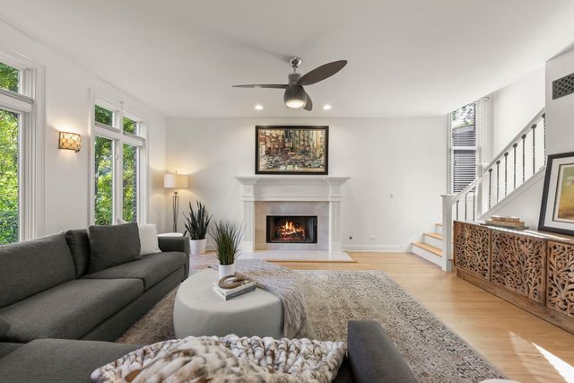 26 N Julian Street, Naperville, IL 60540