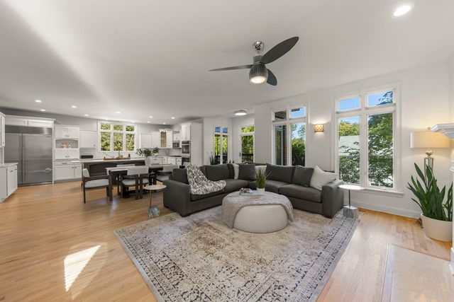 26 N Julian Street, Naperville, IL 60540