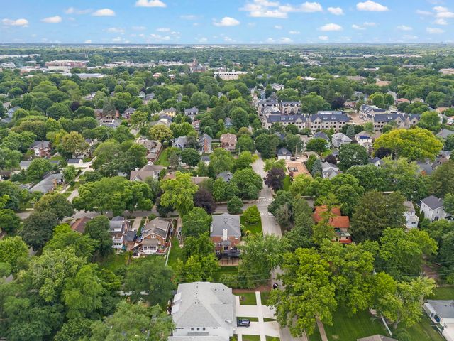 26 N Julian Street, Naperville, IL 60540