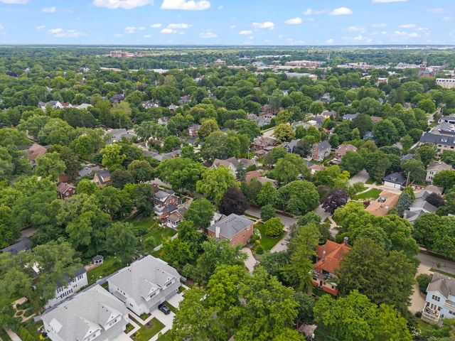 26 N Julian Street, Naperville, IL 60540