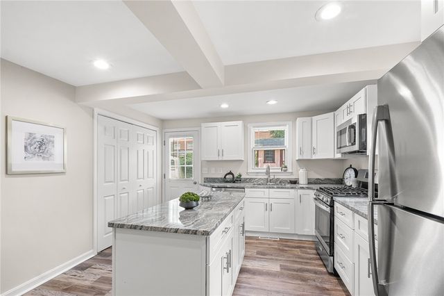 2062 Elmbrook Lane, Scott Twp, PA 15243