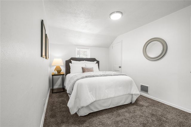 2062 Elmbrook Lane, Scott Twp, PA 15243