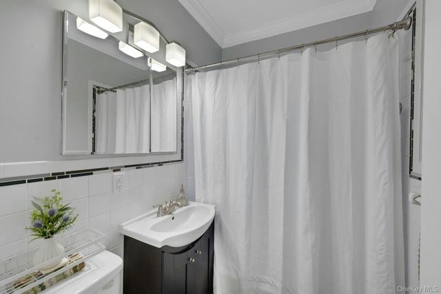 68 E Hartsdale Avenue 5M, Hartsdale, NY 10530