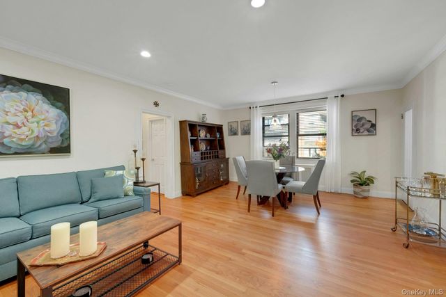 68 E Hartsdale Avenue 5M, Hartsdale, NY 10530