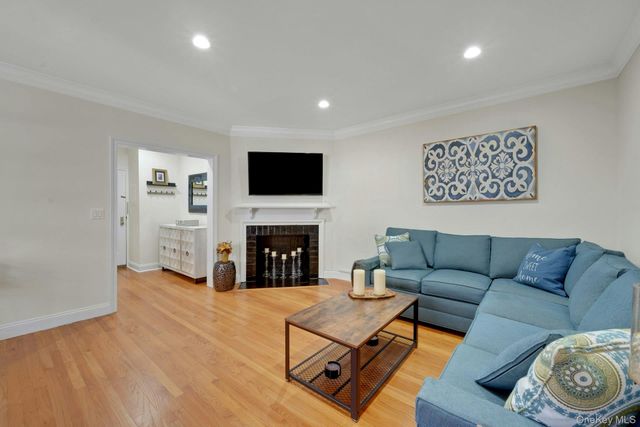 68 E Hartsdale Avenue 5M, Hartsdale, NY 10530