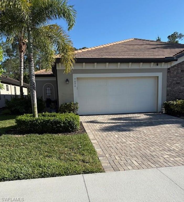 9096 Glenforest DR, Naples, FL 34120