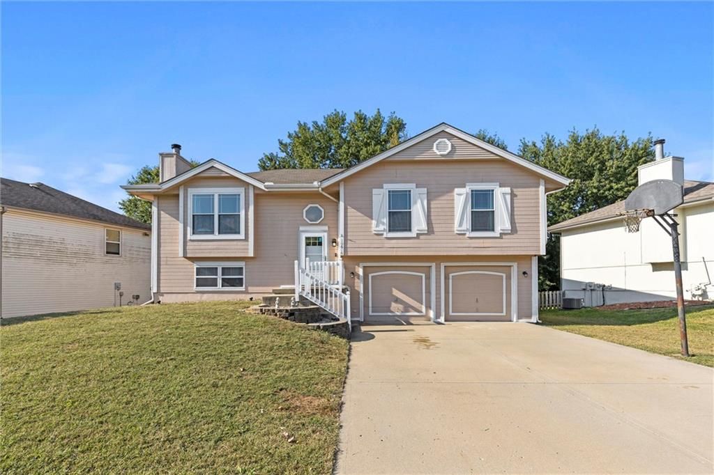 10616 N Wallace Avenue, Kansas City, MO 64157 — exterior