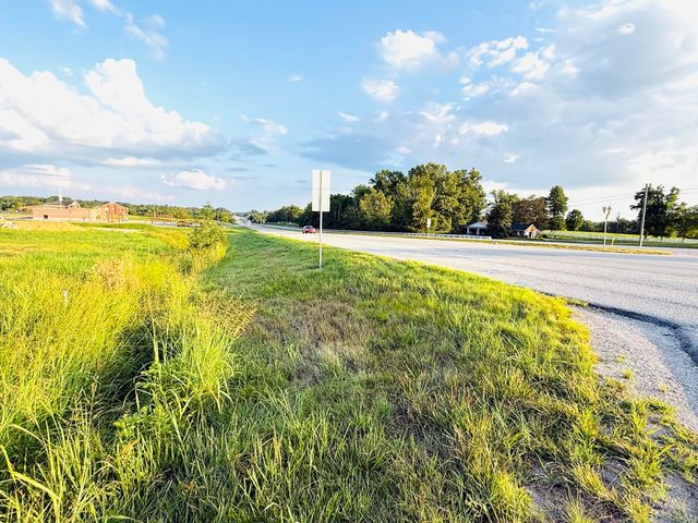 102 Carlton Crossing, Lawrenceburg, KY 40342