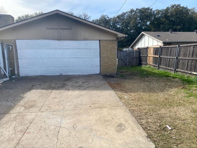 1201 Mossvine Drive, Plano, TX 75023