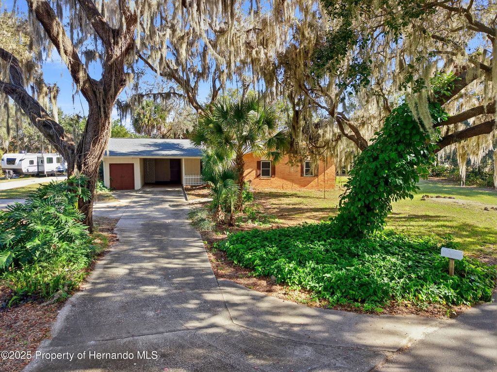 5434 County Road 122N, Wildwood, FL 34785