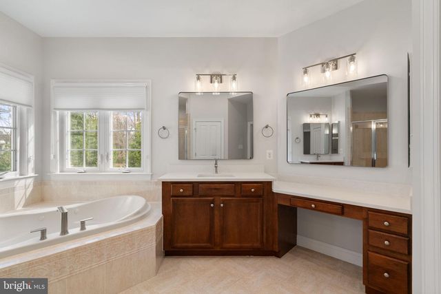 9185 TOPAZ ST, Fairfax, VA 22031