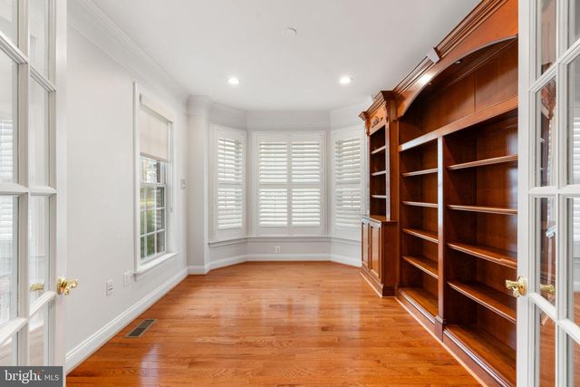 9185 TOPAZ ST, Fairfax, VA 22031