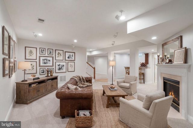 9185 TOPAZ ST, Fairfax, VA 22031