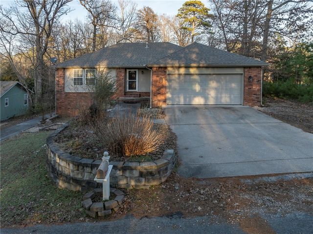 2 Millom Lane, Bella Vista, AR 72714