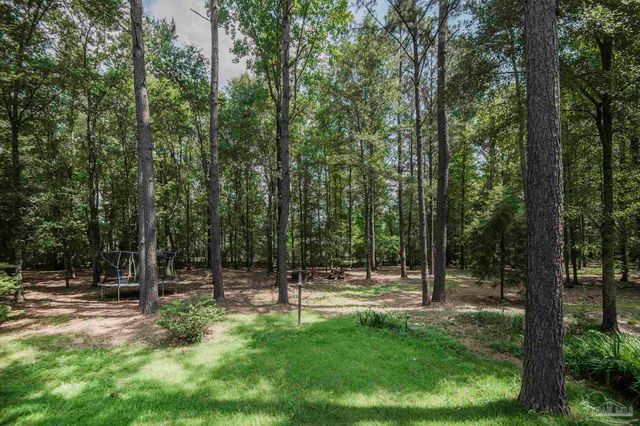 151 Mockingbird Ln, Atmore, AL 36502